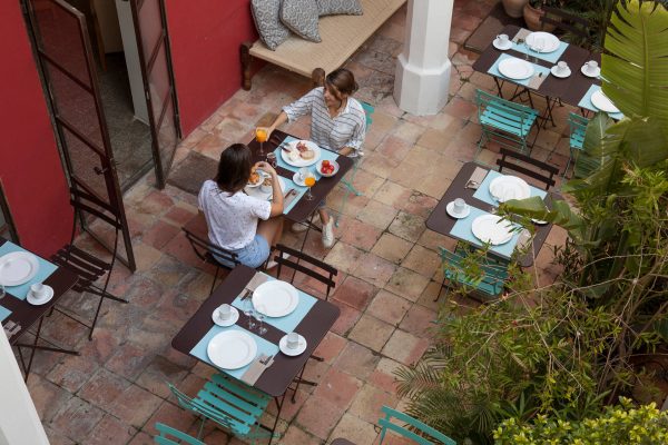 hotel_hanoi_patio_interior