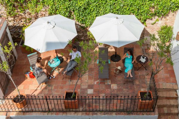 hotel_hanoi_patio_interior1